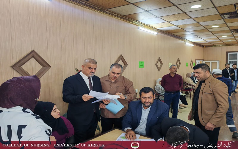 السيد عميد كلية التمريض يتفقد لجنة قبول الدراسة المسائية للعام الدراسي 2023 /2024